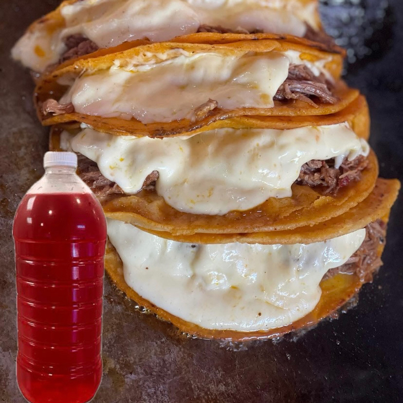 2 Dorados con Queso y Agua de Jamaica