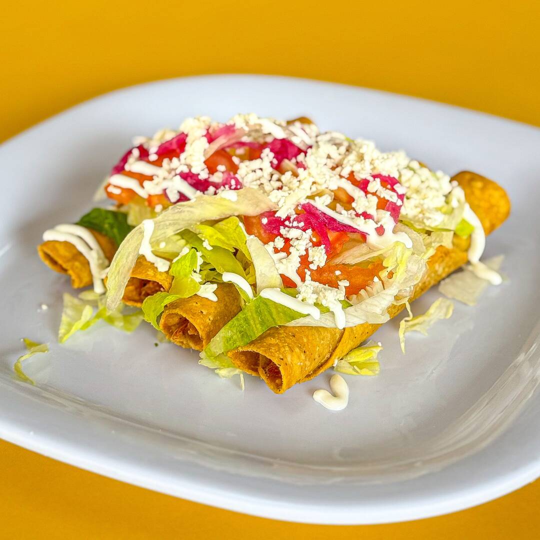 Orden de 4 Flautas de Pollo Asado