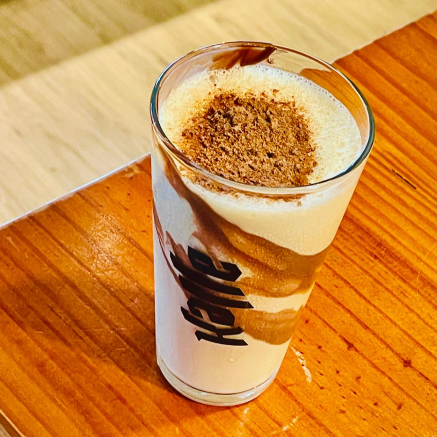 (Sorvete de baunilha Degusta, leite, gelo e Ovomaltine)