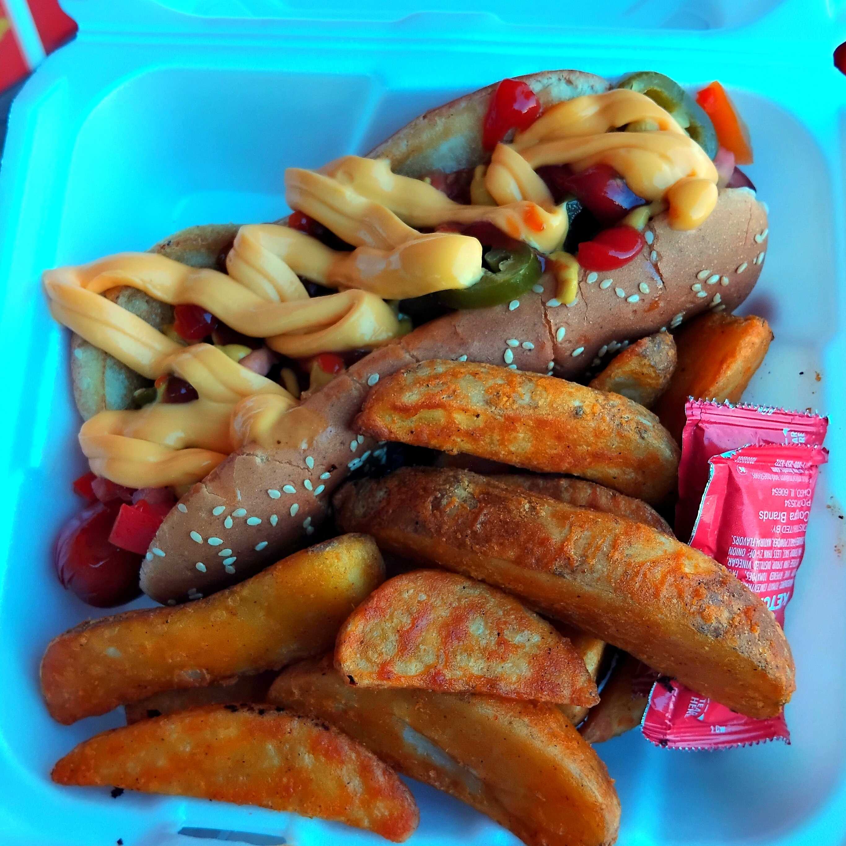 Hot dog 1/4 de libra, c/papás.