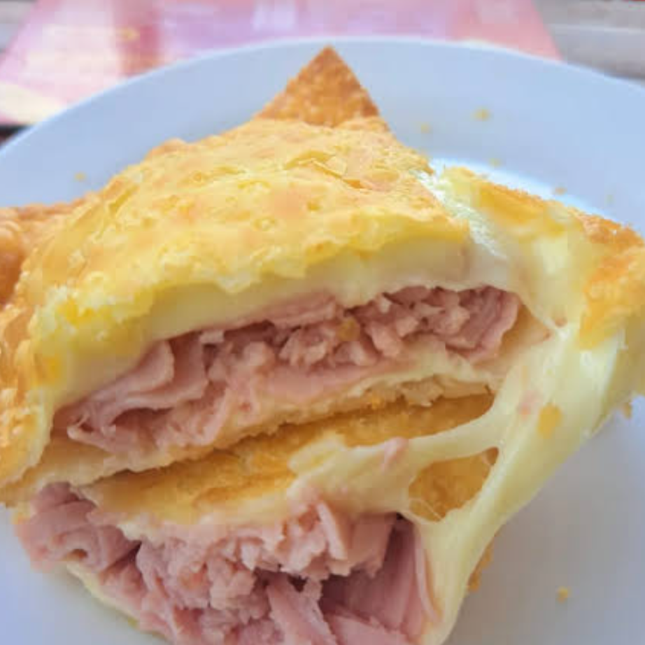 Pastel de PRESUNTO E QUEIJO