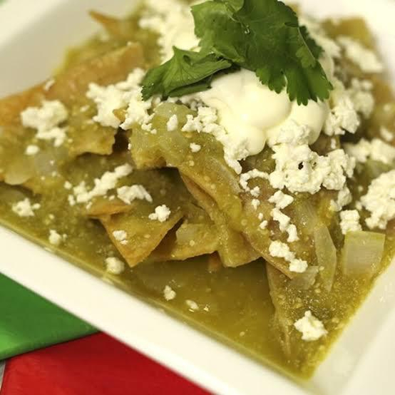 CHILAQUILES VERDES CON FRIJOLES