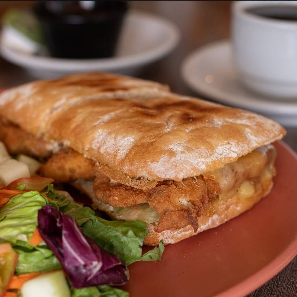 Torta de pollo empanizado