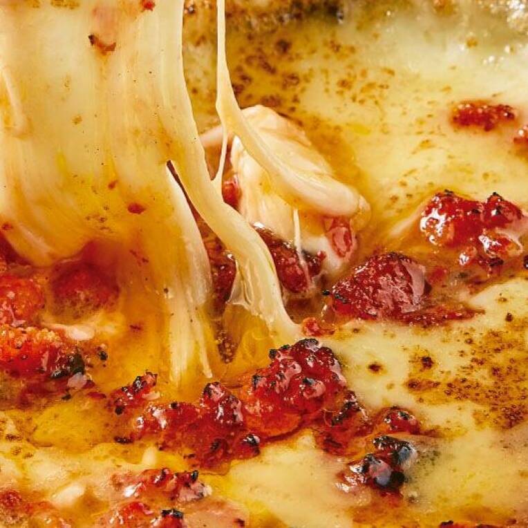 PAPA A EL HORNO CON CHORIZO Y QUESO