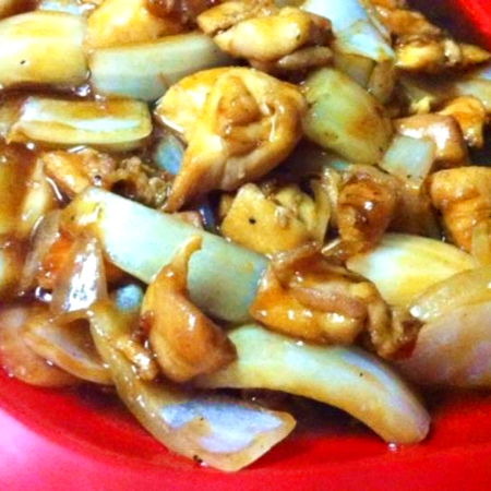 Pollo Encebollado