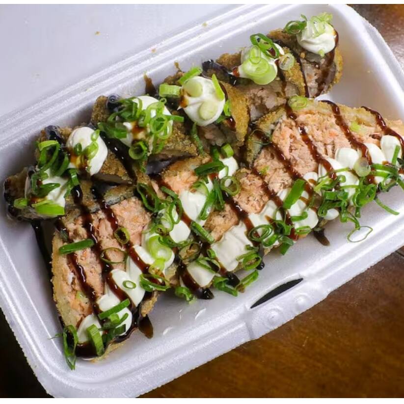 Descubra a explosão de sabores com nosso combo: 6 irresistíveis Hot Holls de Salmão e 1 Temaki Hot Salmão! Acompanhe sua refeição com 2 molhos Shoyo, 2 molhos Tarê e 1 hashi. Uma experiência deliciosa que vai surpreender seu paladar! 🍣✨