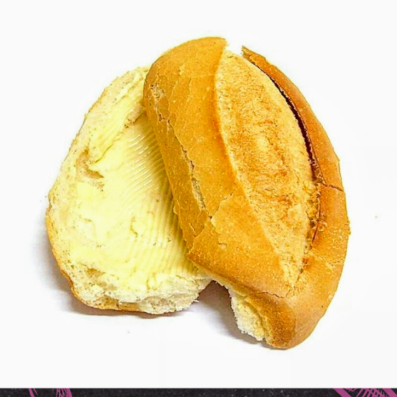 1 pão francês com margarina