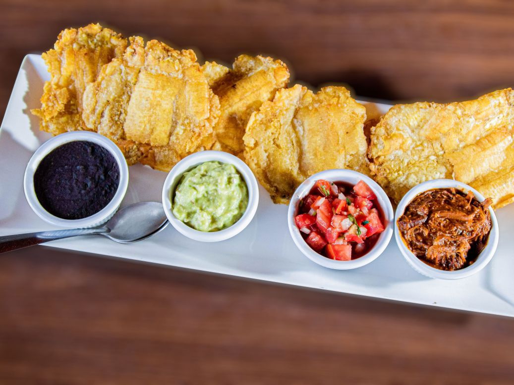 Patacones Especiales de Pollo o Carne