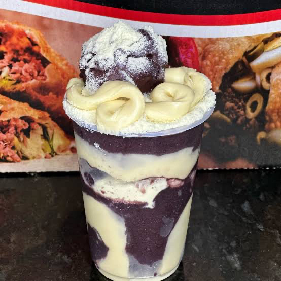 Açaí + creme de ninho + 4 complementos grátis