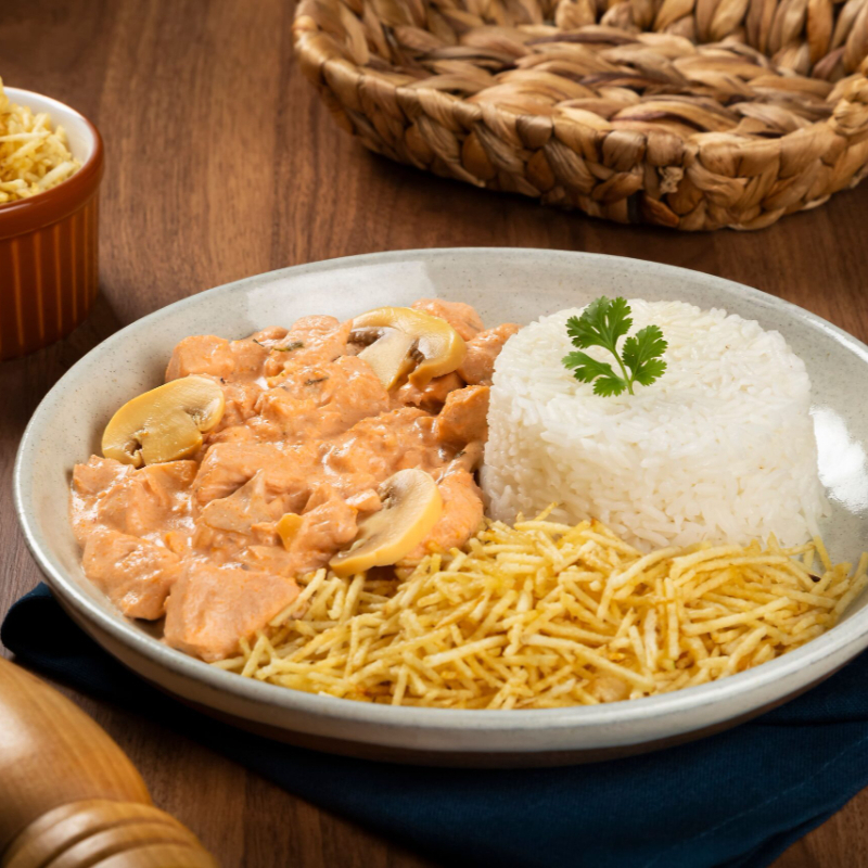 Acompanha Arroz e Batata Palha.