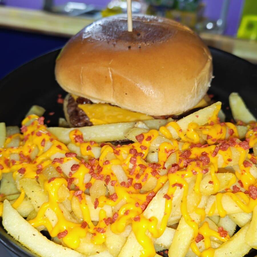 Chesse Bacon Burger con Papas