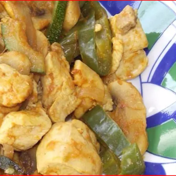 POLLO CON VEGETALES EN SALSA CURRY