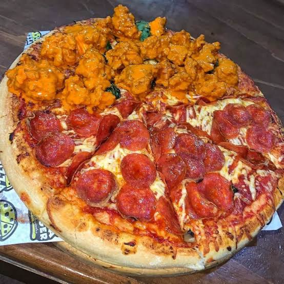 BONELESS & PEPERONI