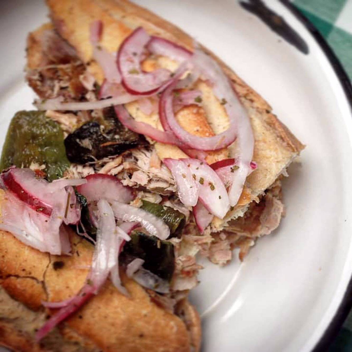 Torta Ahogada de Chile Relleno de Carnitas
