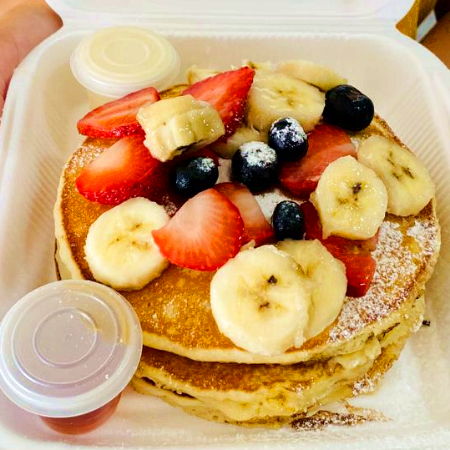 Hot Cakes con Fruta