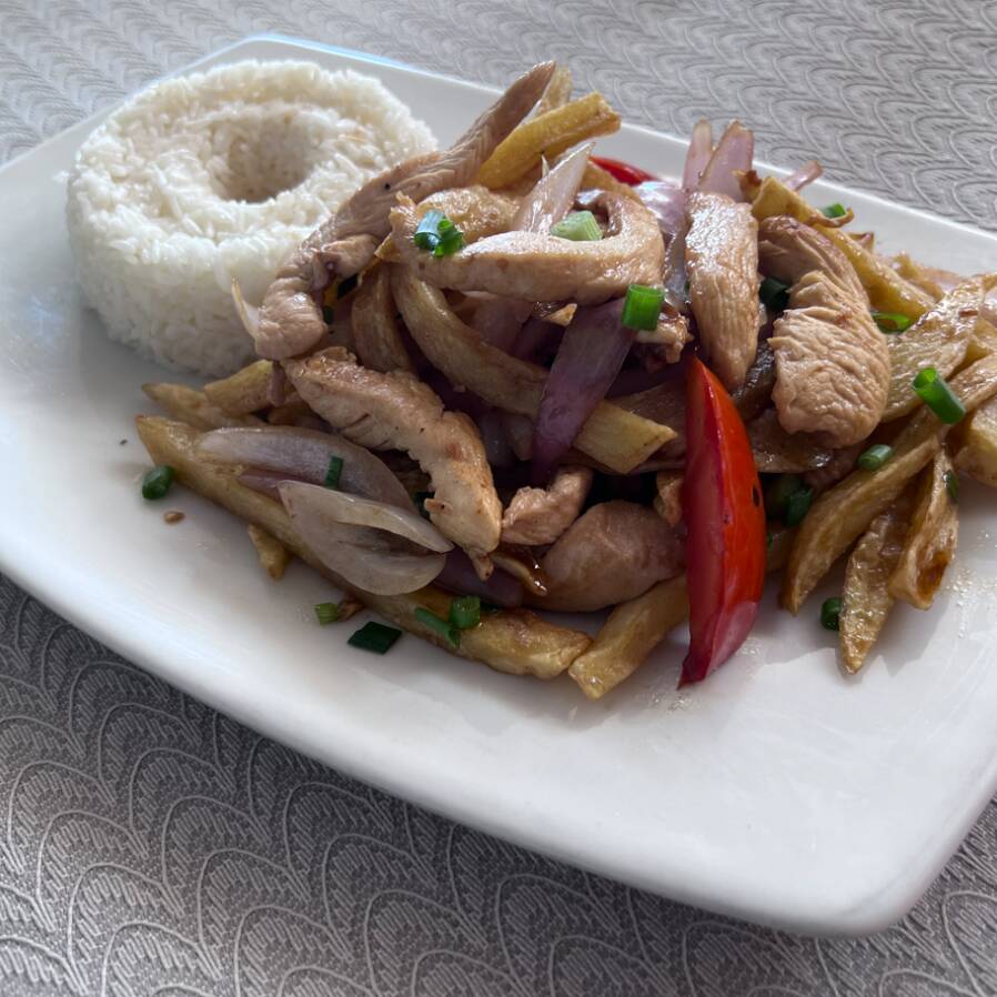 Pollo Saltado