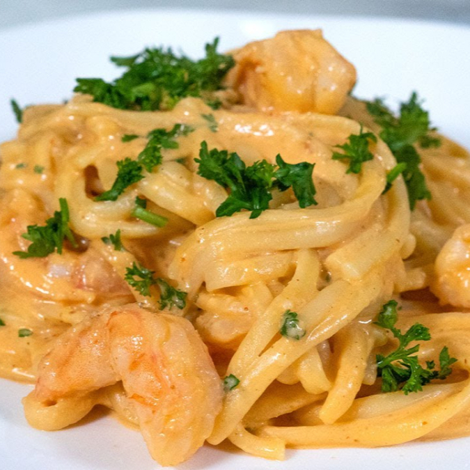 Spaghetti en Salsa Chipotle Con Camarones