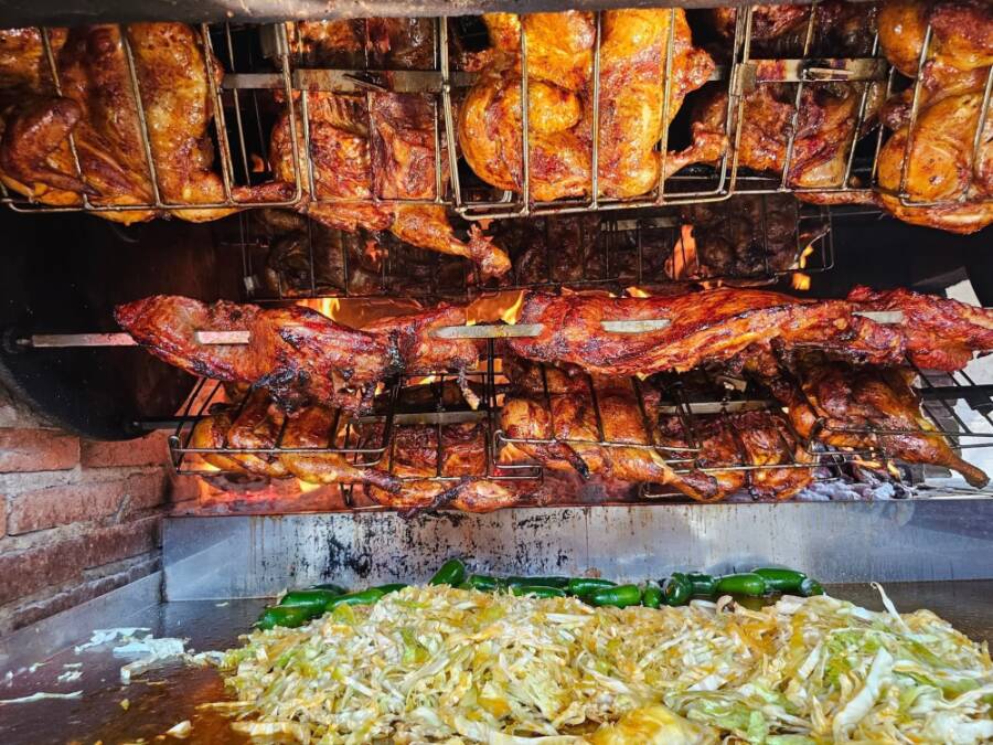 POLLOS Y COSTILLAS A LA LEÑA SUPER POLLO