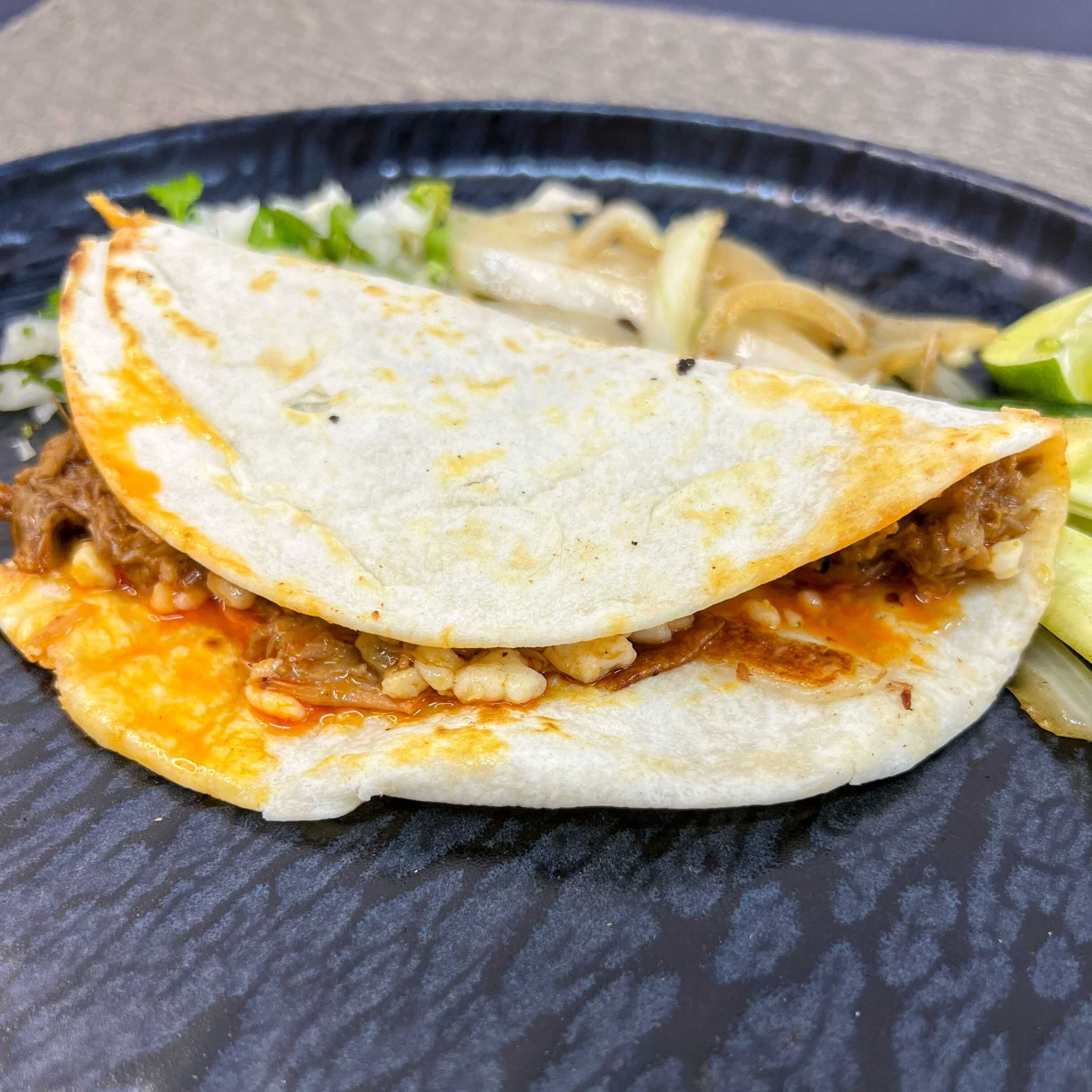 QUESADILLA DE LECHON