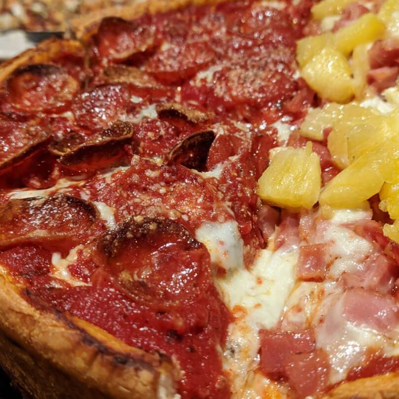 Pizza Pepperoni, Hawaiana Mitades (Deep Dish)