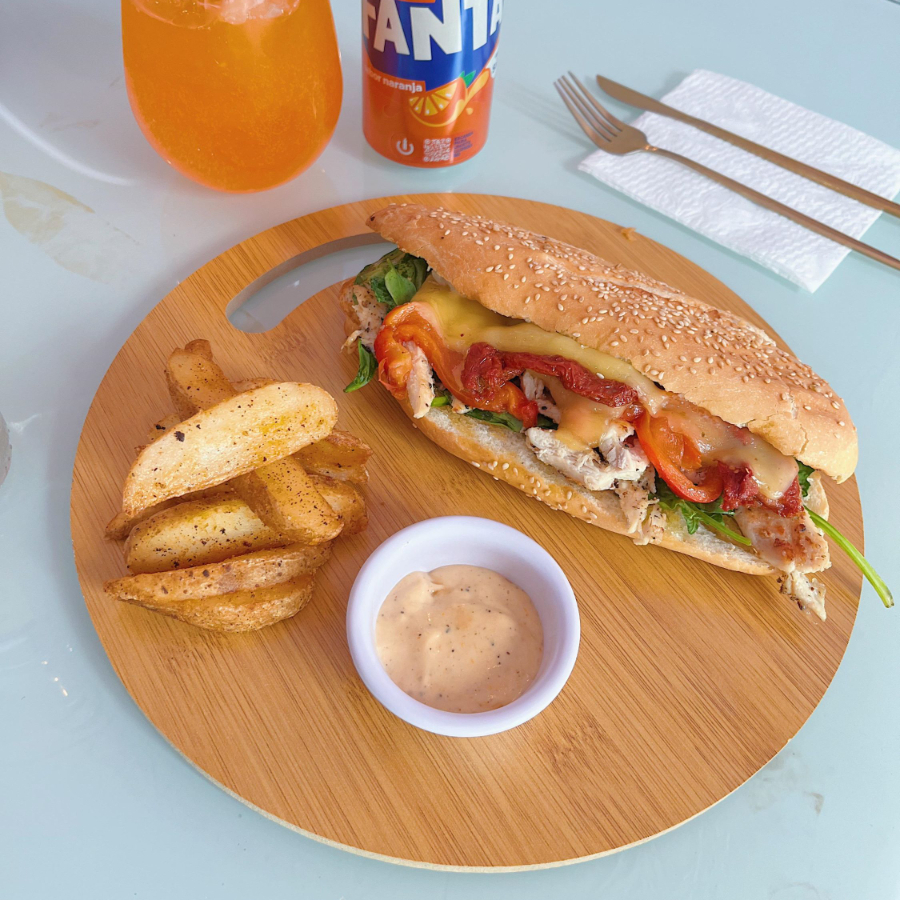 BAGUETTE DE PESTO Y POLLO