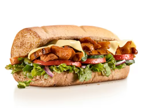 Com pedaços de peito de frango e molho teriyaki