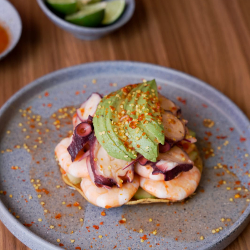 Tostada Camaron Cocido y Pulpo
