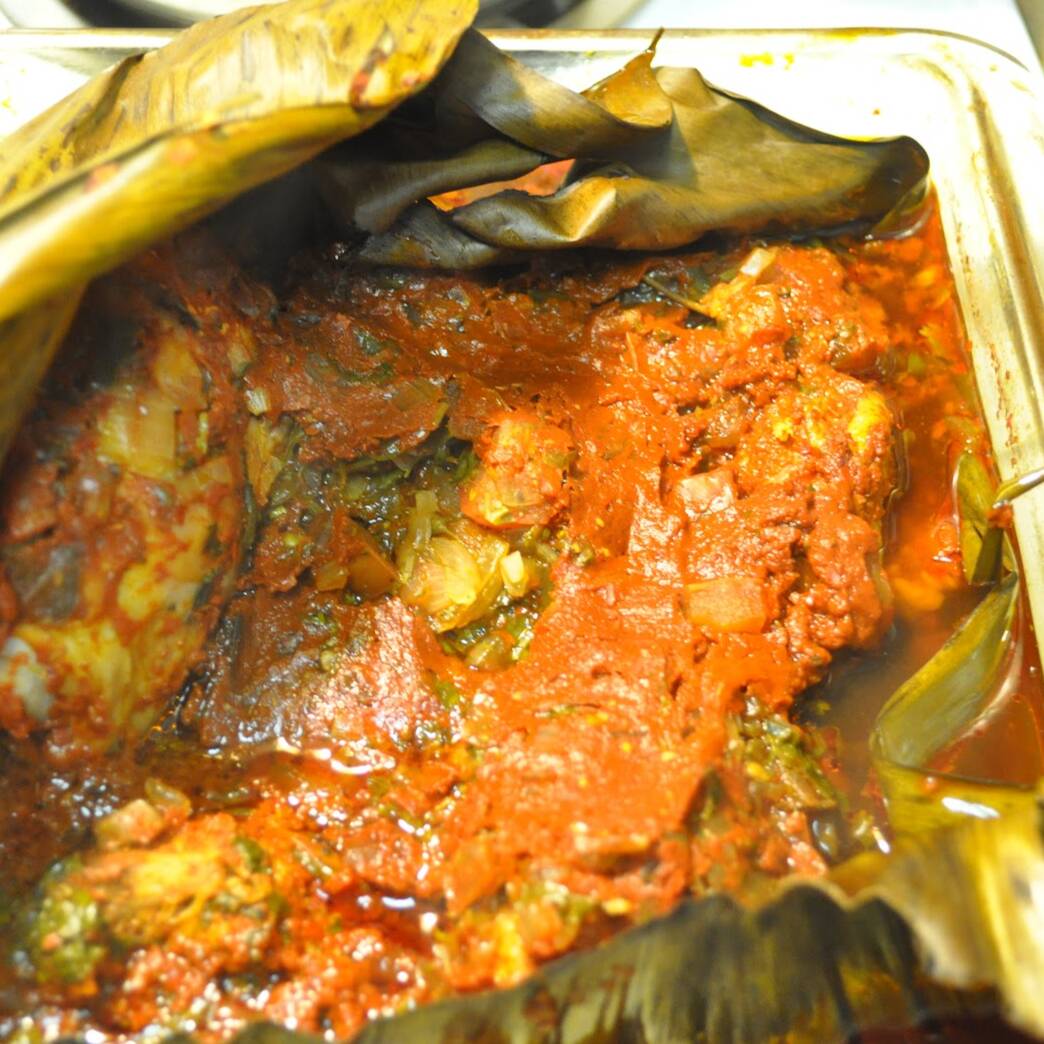 Pollo Enchilado con Nopales
