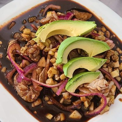 Aguachile en salsa negra