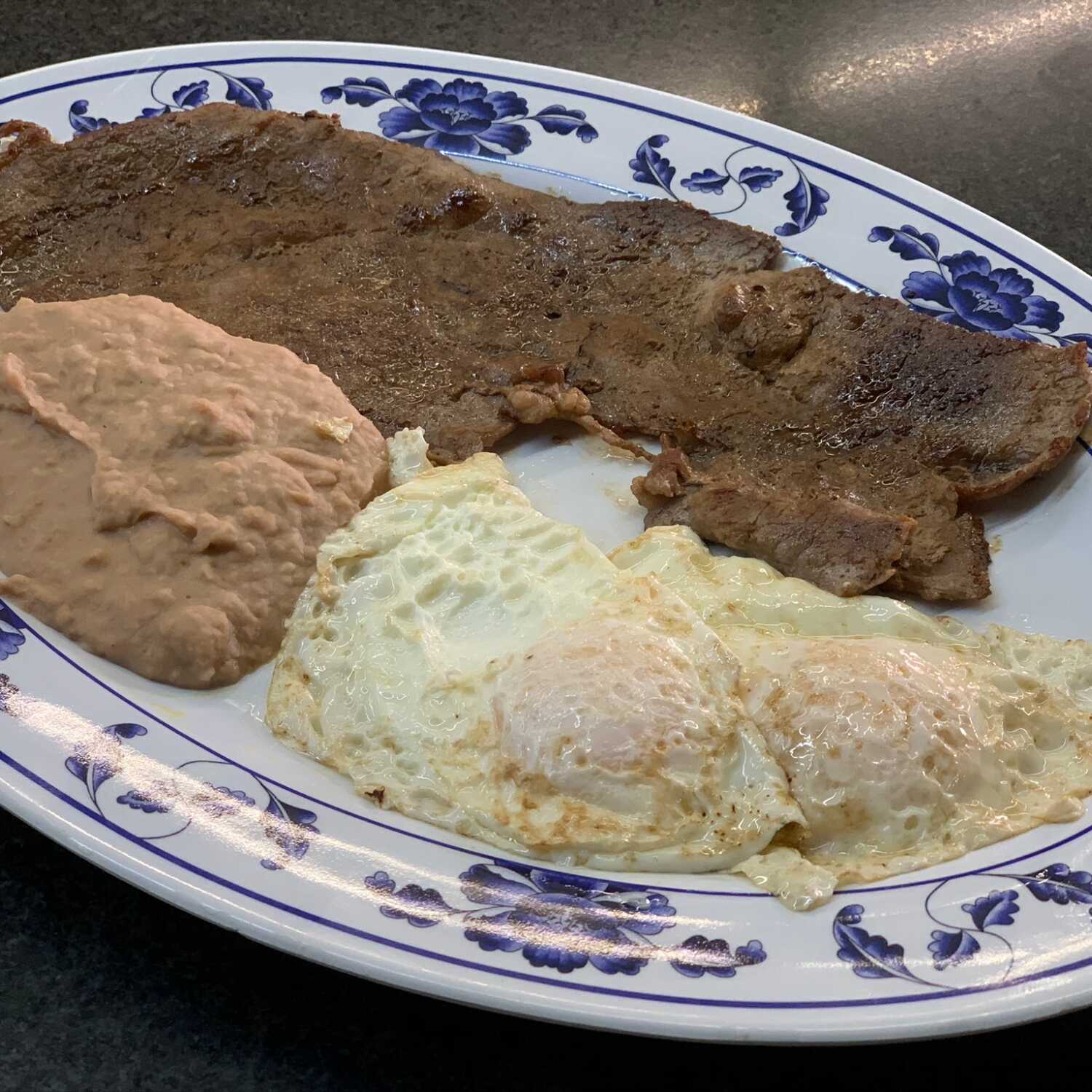 Huevos con Bistecito