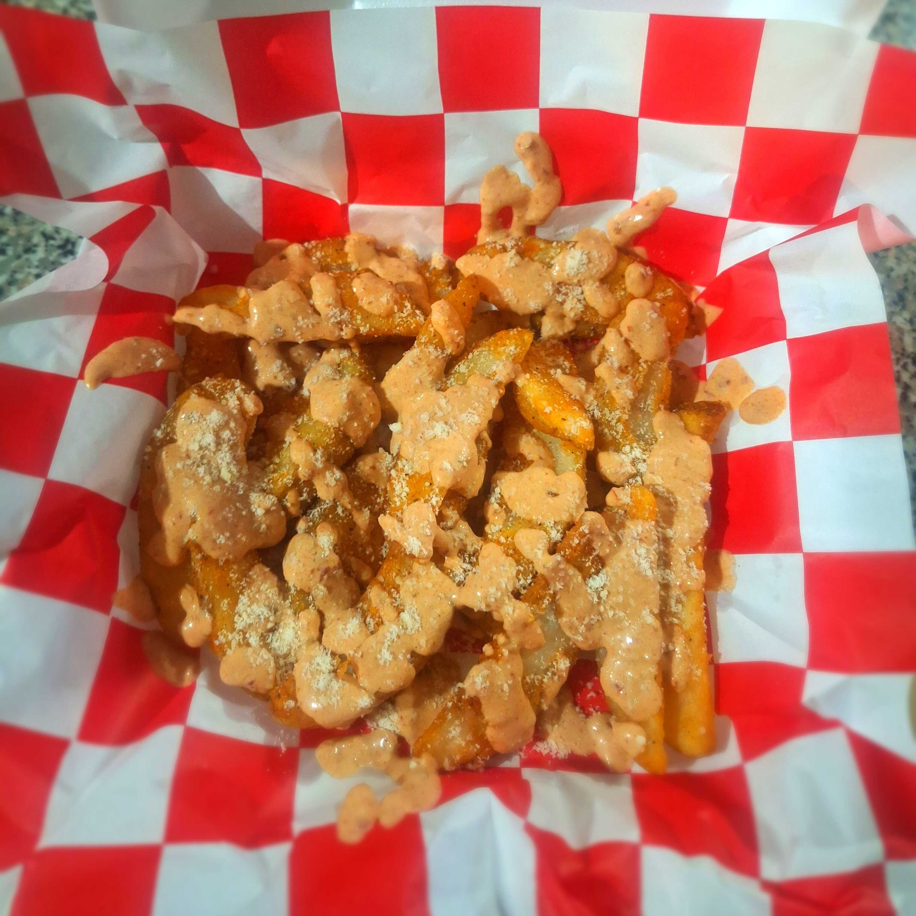 Papas Gajo con Chipotle y Queso Parmesano
