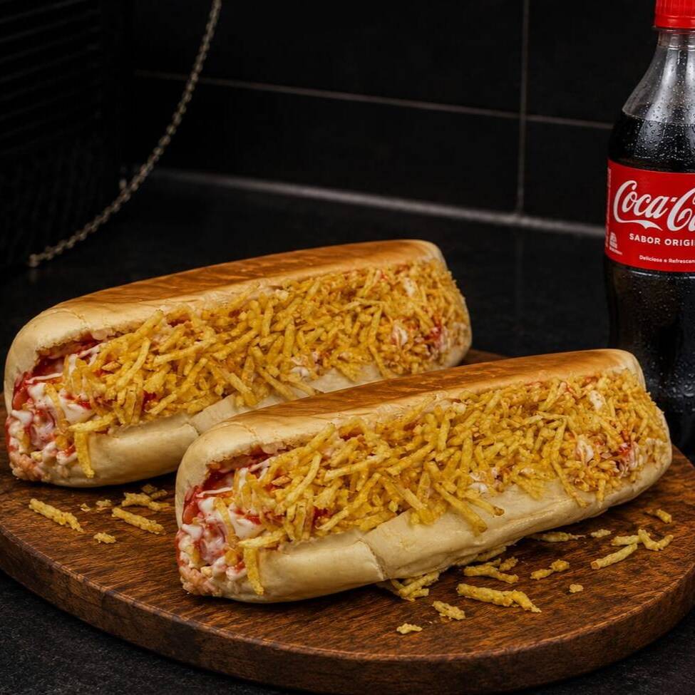 2 hot-dogs tradicionais + 1 coca cola 600ml.