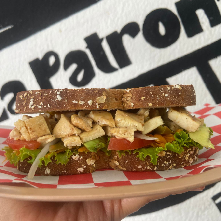 SANDWICH DE POLLO, LIGERO PERO LLENADOR