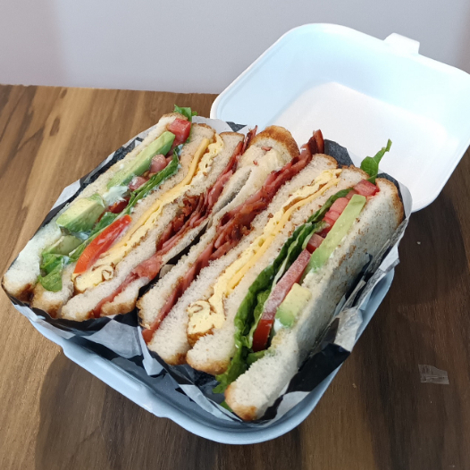 Sandwich de Huevo, Tosino y Jamon