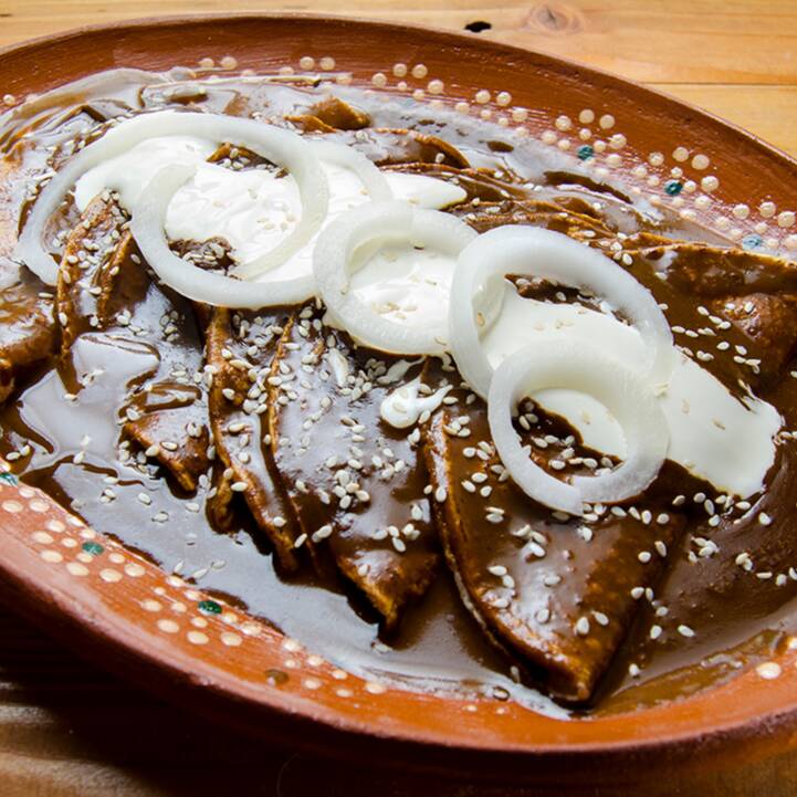 Enchiladas de Mole con Pollo