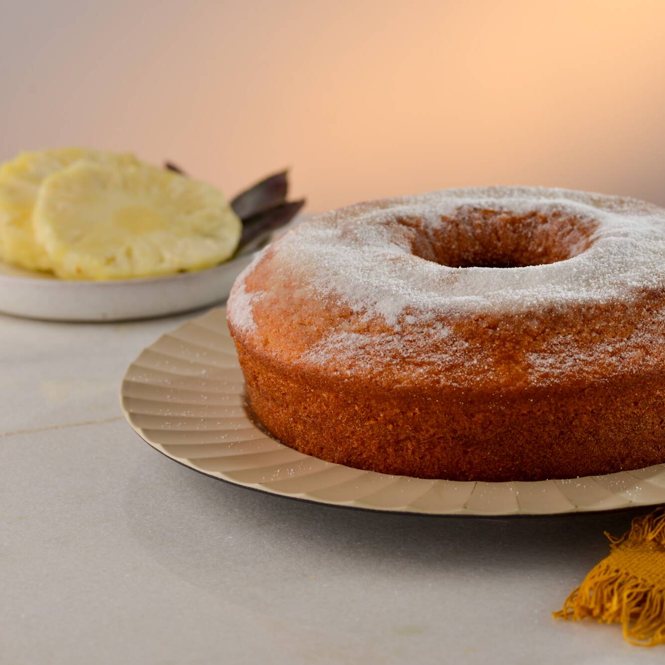 Delicioso Bolo de abacaxi caseiro, com suco na massa. Opção de cobertura: suco de abacaxi e polvilhado açúcar. Imagem meramente ilustrativa.
Bolo pequeno serve até 8 fatias .
Bolo grande serve até 16 fatias