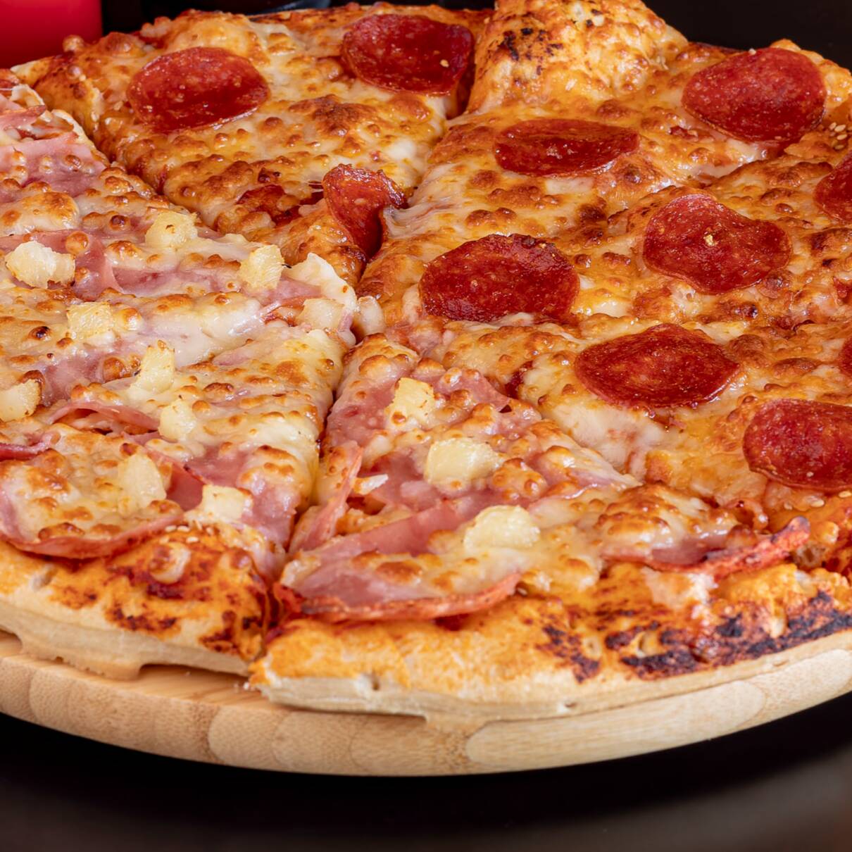 Pizza Grande Hawaiana/Pepperoni.