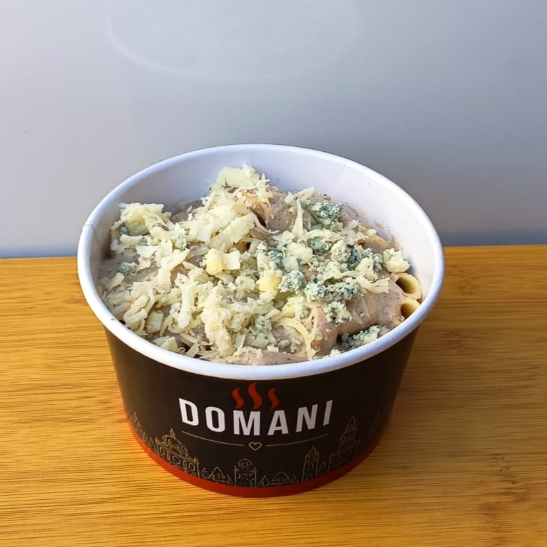 Macarrão de sua escolha ao molho 4 queijos (parmesão, mussarela, provolone e um toque de gorgonzola).
Contém nóz moscada e pimenta do reino. (não é possivel tirar)
Porção pequena de aprox 400g