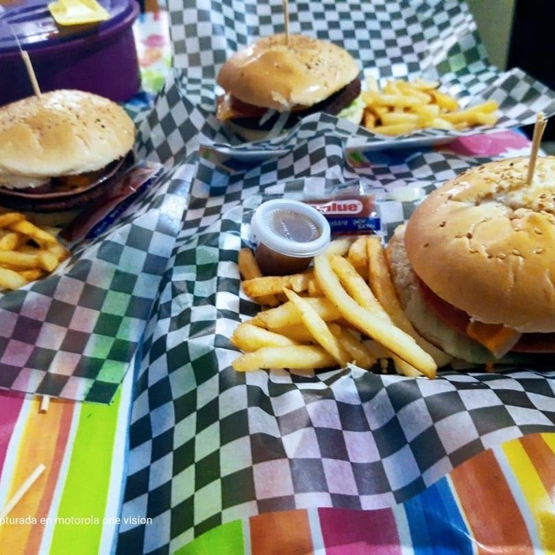 PROMOCION DOS HAMBURGUESAS ESPECIALES