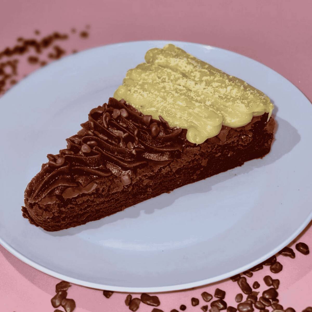Brownie em fatia em formatado de pizza! Nosso brownie chocolatudo, molhadinho é super cremoso, com uma camada irresistível do nosso recheio de Ninho e Brigadeiro.