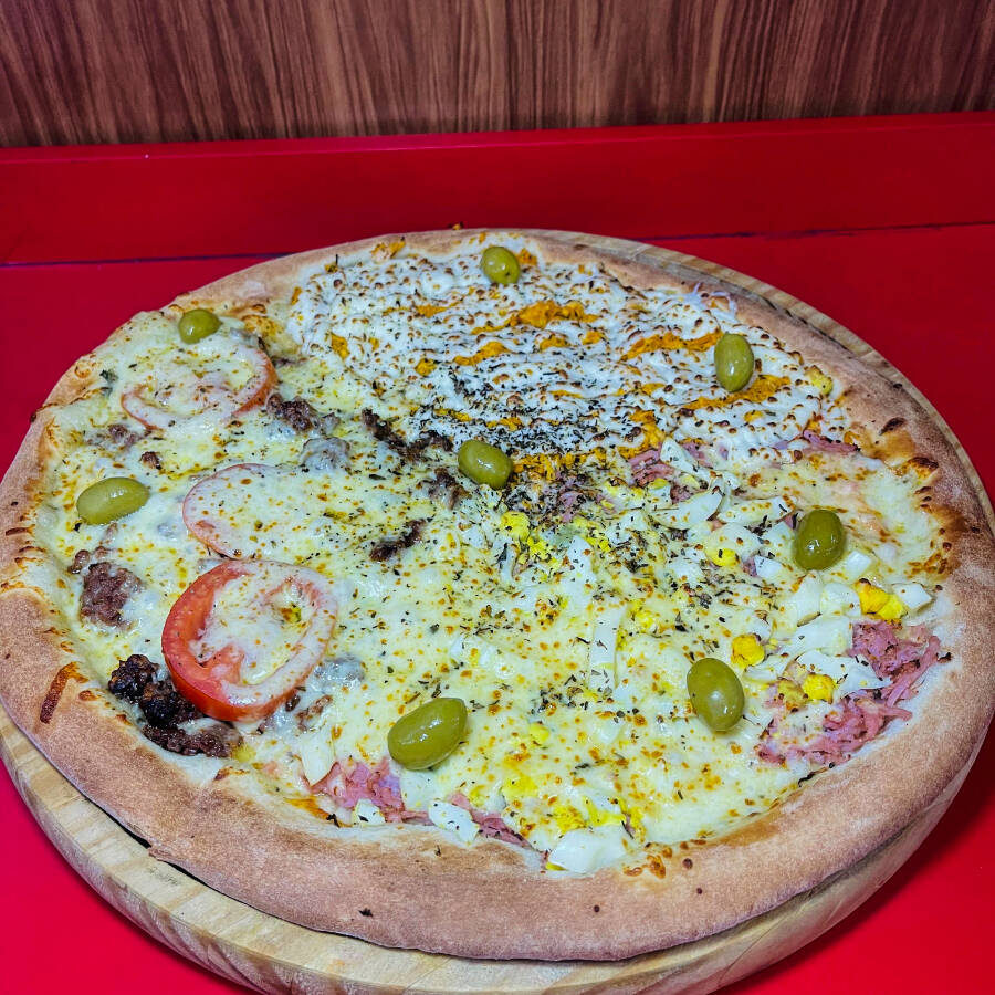 3 PEDAÇOS PRESUNTO,OVOS, ERVILHA E MUSSARELA , 3 FRANGO COM CATUPIRY , 3 HAMBURGUER ,MUSSARELA ,CEBOLA E TOMATE