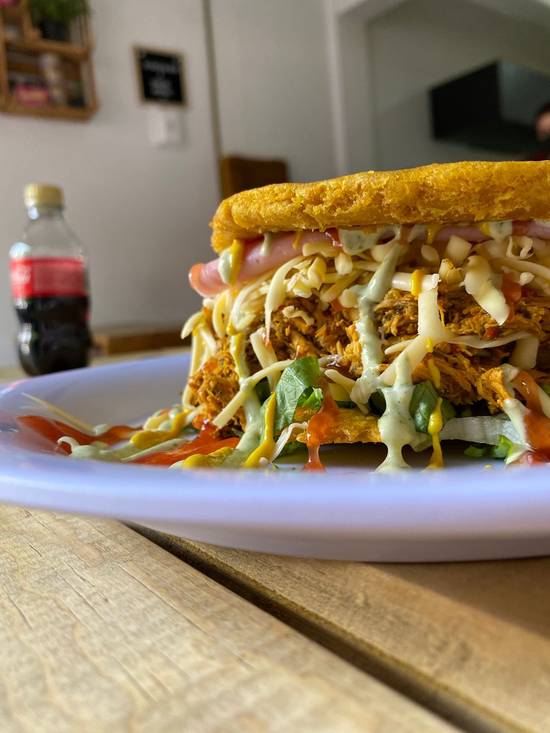 Patacón de pollo
