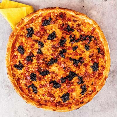 PIZZA CIRUELA Y TOCINETA