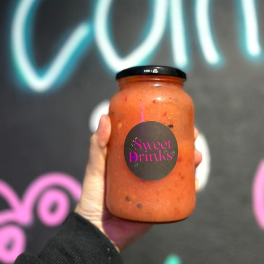 Caipirinha de morango com maracujá com vodka, copo de vidro de 600ml.