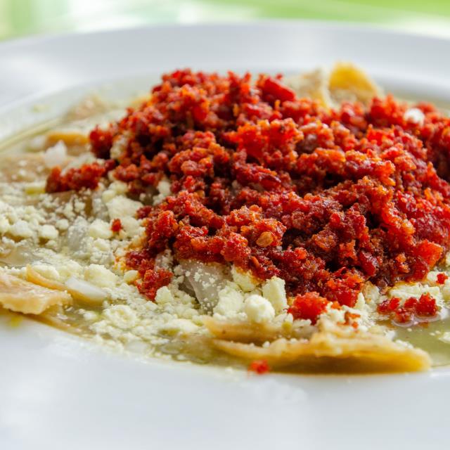 Chilaquiles con chorizo