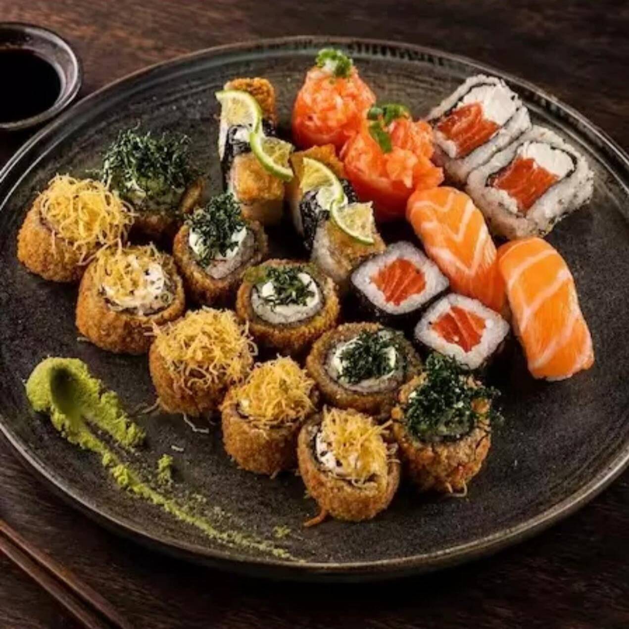2 uramaki salmão
2 djou de salmão
2 niguiri de salmão
2 niguiri skin
2 hossomaki
5 hot couve 5 hot batata