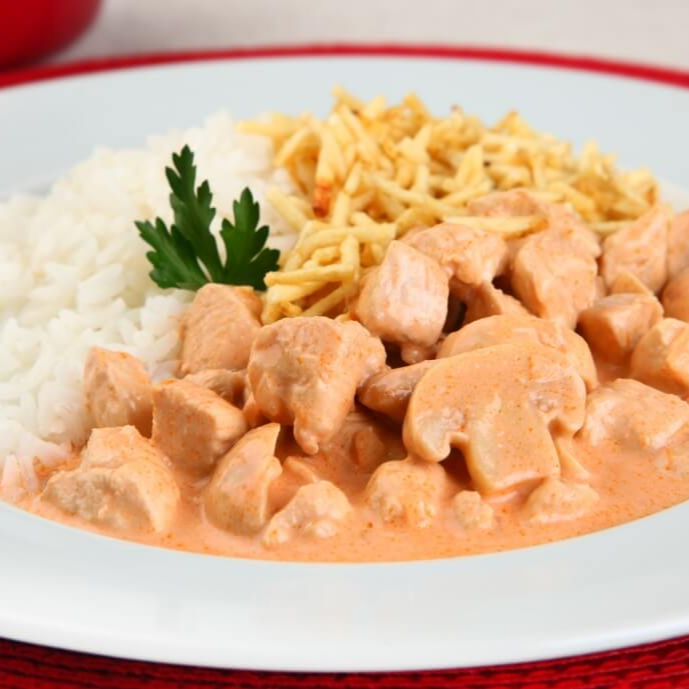 🍗 STROGONOFF DE FRANGO 😋
Cremoso, saboroso e feito com carinho! ❤️
Acompanha strogonoff de frango, arroz soltinho e batata palha crocante, tudo servido separadamente para chegar fresquinho até você. 🍚🍗🥔