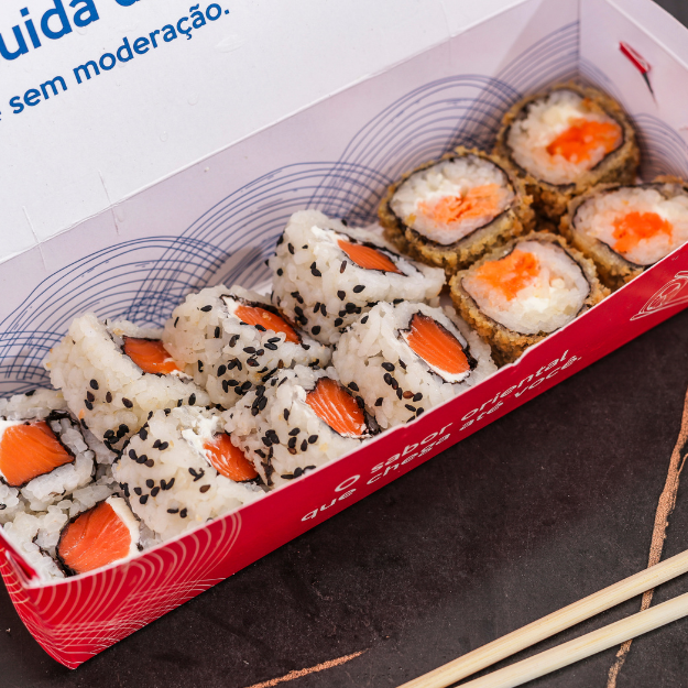 08 Uramaki de Salmão e 04 Carioca de Salmão.