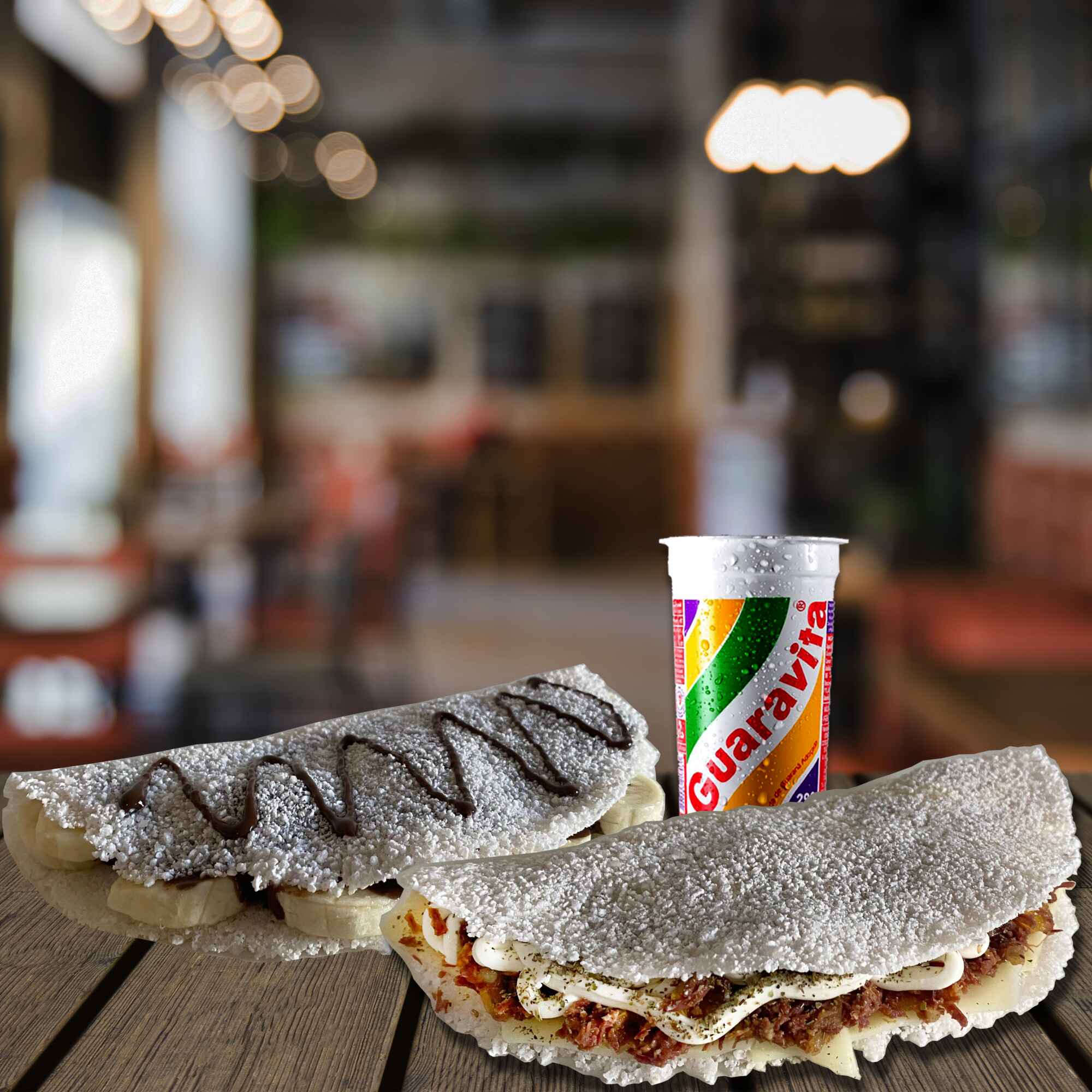 Comece com uma tapioca recheada de carne seca desfiada com queijo derretido, douradinha na manteiga e super saborosa. Depois, se joga na doçura com a clássica banana com Nutella — cremosa, marcante e irresistível. Um combo completo pra quem ama comer bem!