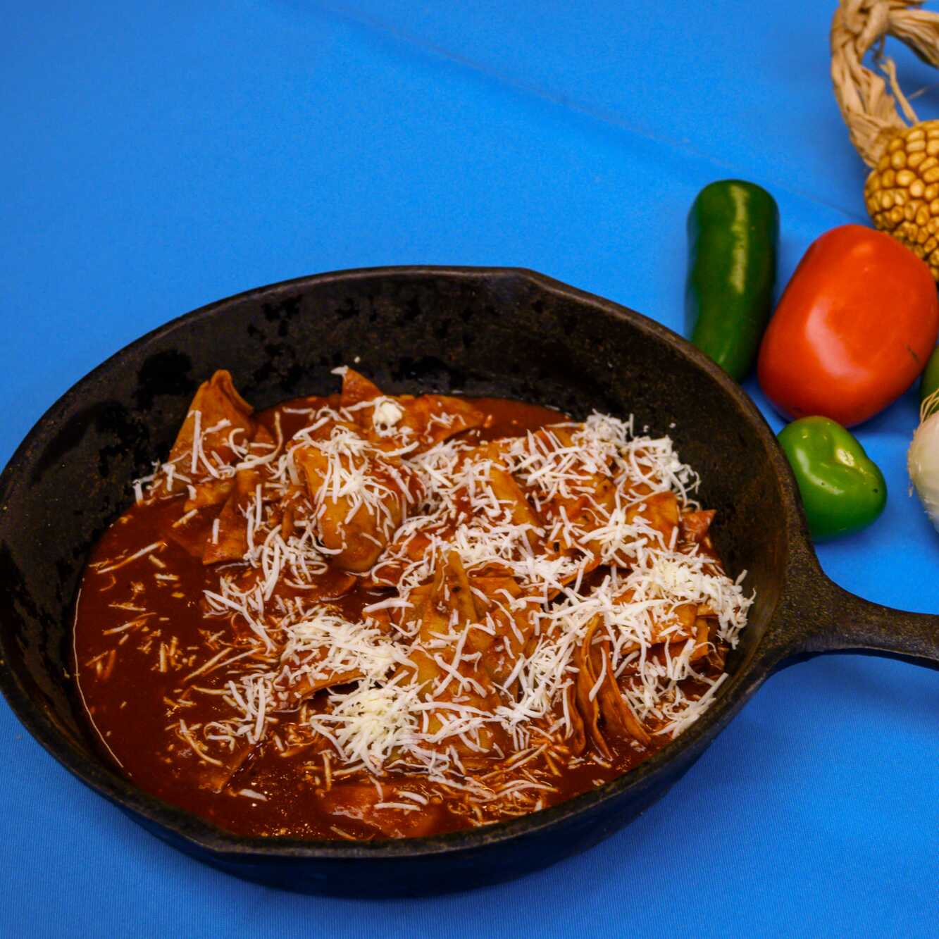 Chilaquiles con la Salsa de Tu Elección.